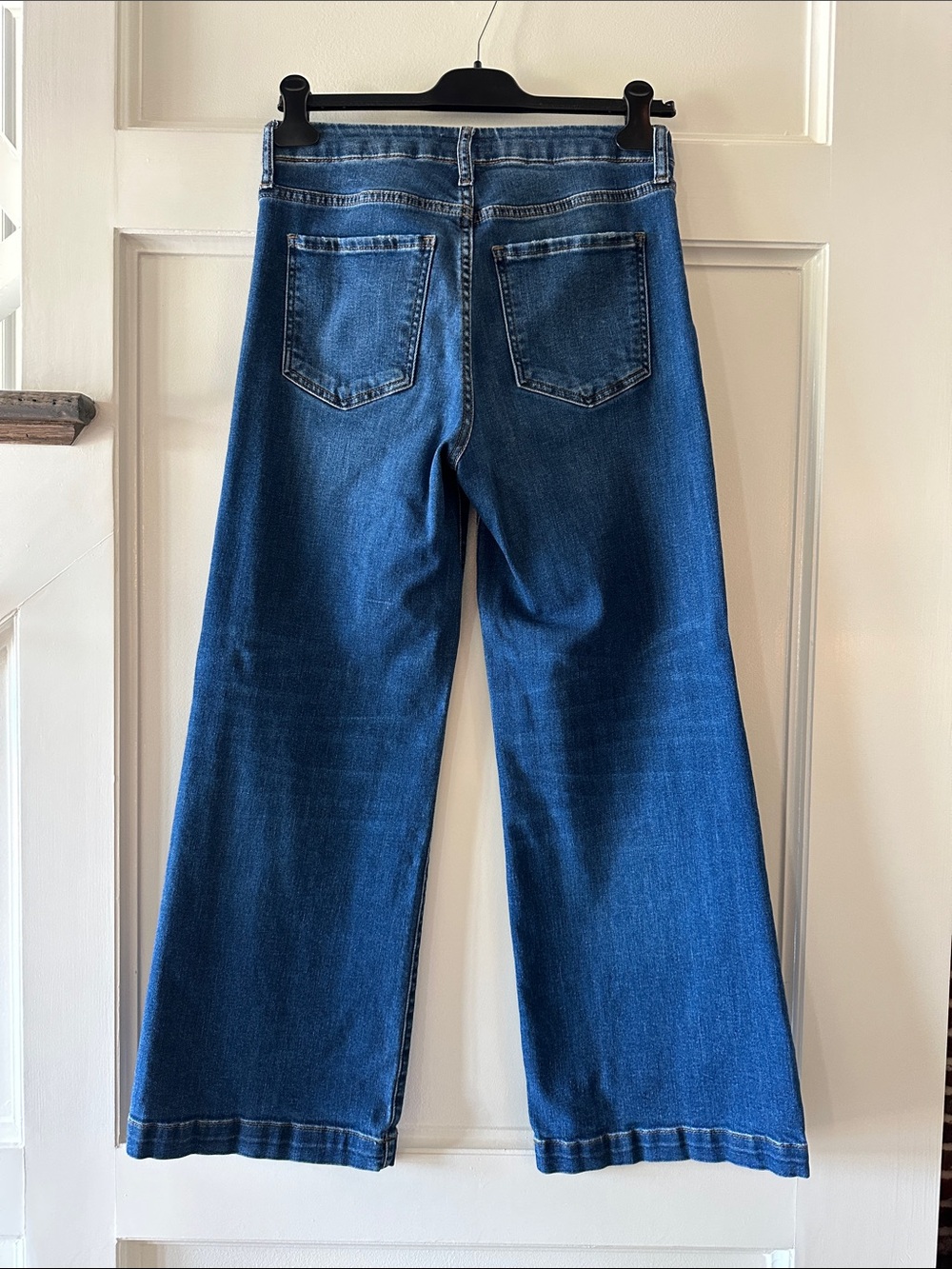 Kut from the Kloth Wide-Leg cropped Indigo Patch-Pocket Jeans - Picture 3 of 4
